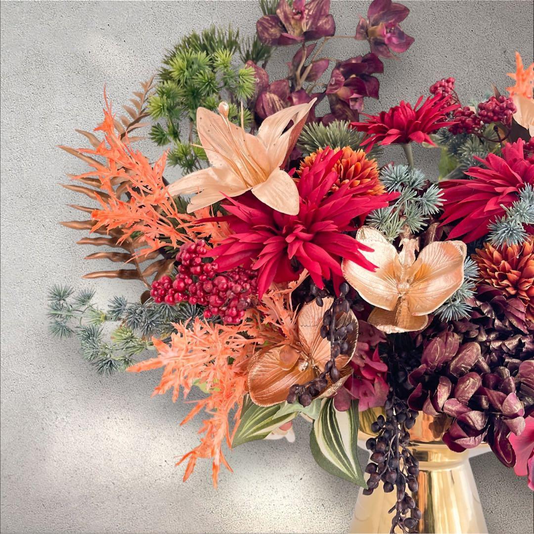 プレミアムフラワーアレンジ ゴールドベースに咲く豪華絢爛の和モダンアレンジ プレミアムフラワーアレンジ ゴールドベースに咲く豪華絢爛の和モダン