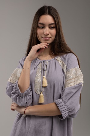 ウクライナ刺繍ヴィシヴァンカ　手刺繍　シルク糸　レディース・フリーサイズ