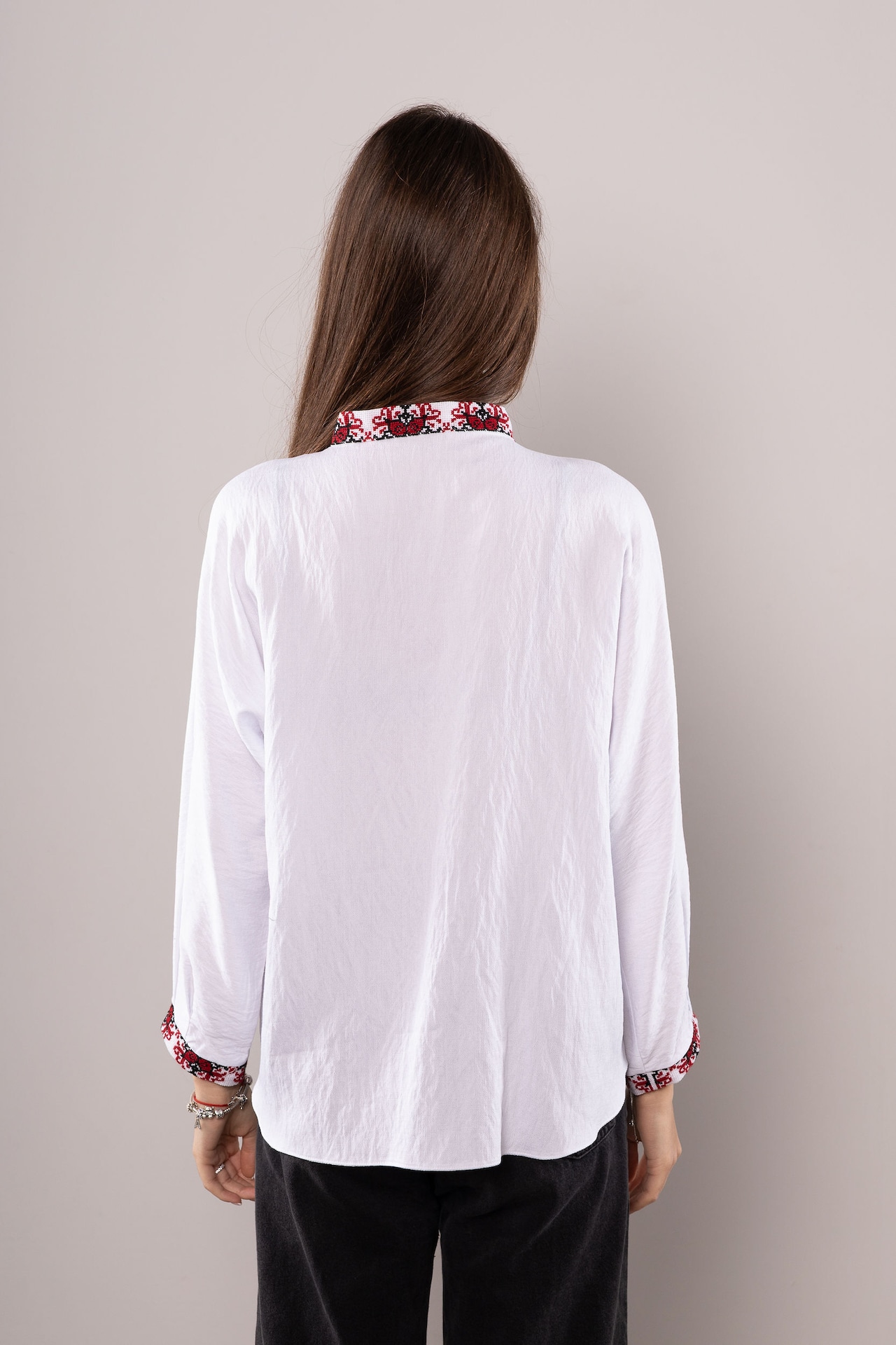 ウクライナ刺繍ヴィシヴァンカ クロスステッチ　手刺繍　ブラウス　麻　レディース・フリーサイズ - 9