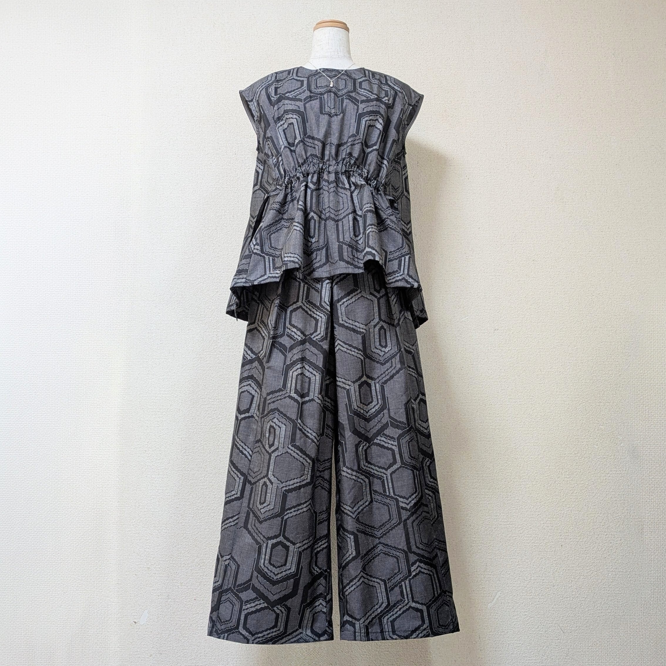 【一点もの】着物リメイクハンドメイド　セットアップ　F 着物 リメイク セットアップ 型紙いらずの着物リメイク 1枚の着物で