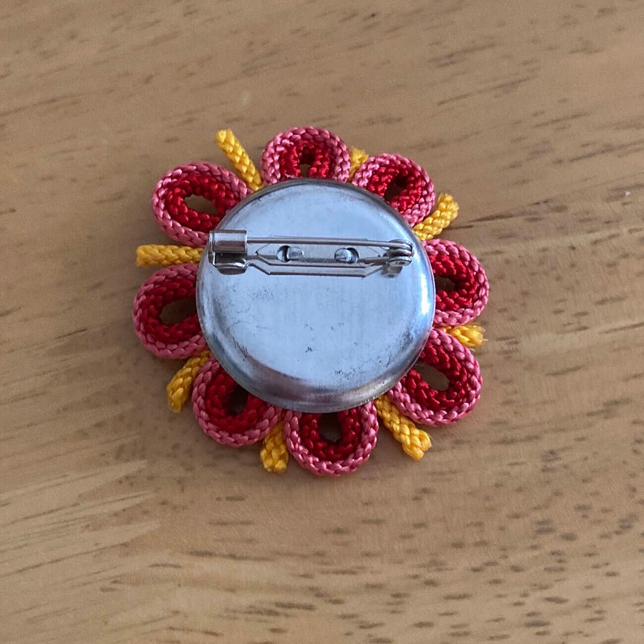 カラフルお花ブローチ | 組紐アクセサリーmitorit