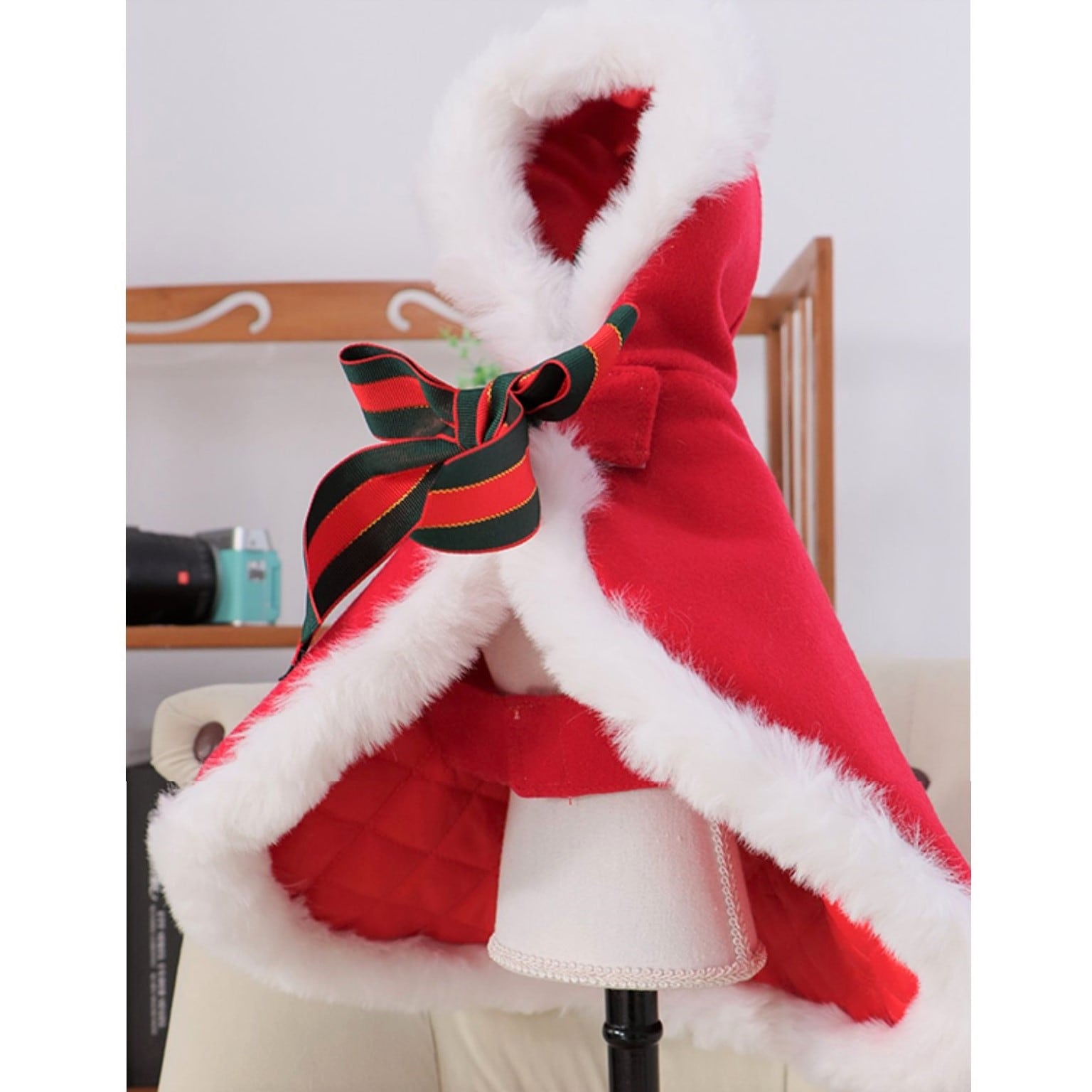 大型犬もOK 2色 クリスマスカラーのフード付きケープ
