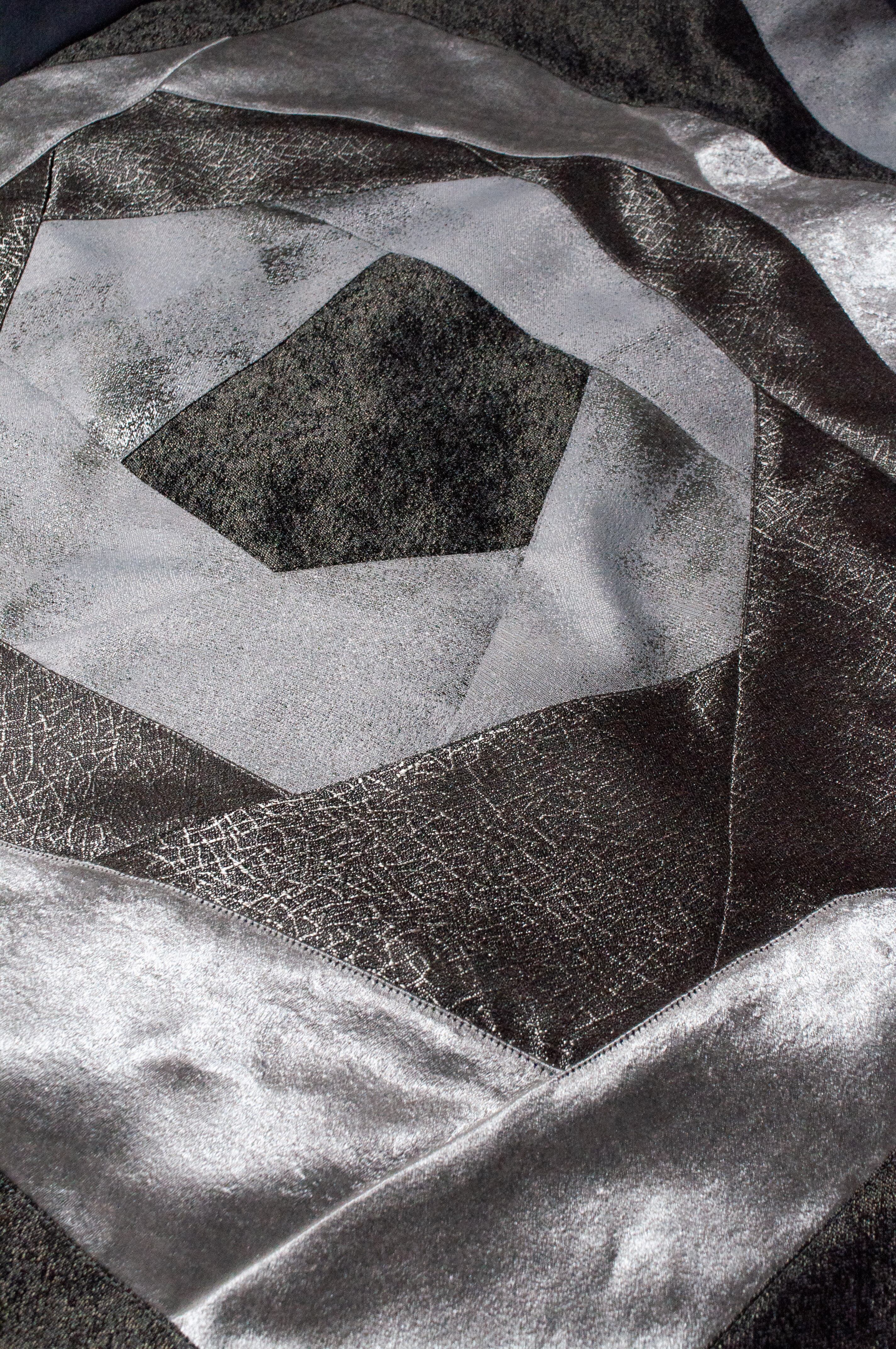 Dolman-Hoodie PW (dark grey/gold) | カクレミ