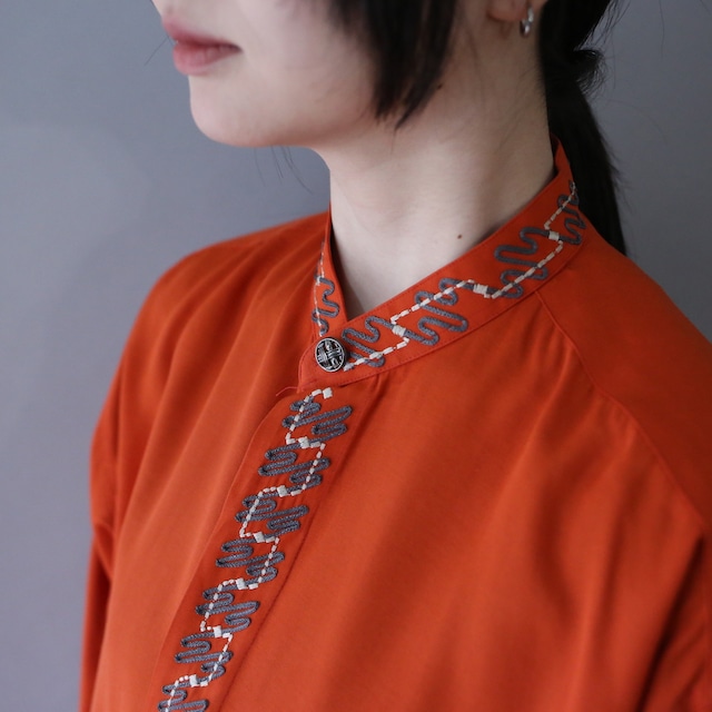 "刺繍" band collar and fry-front design good coloring shirt