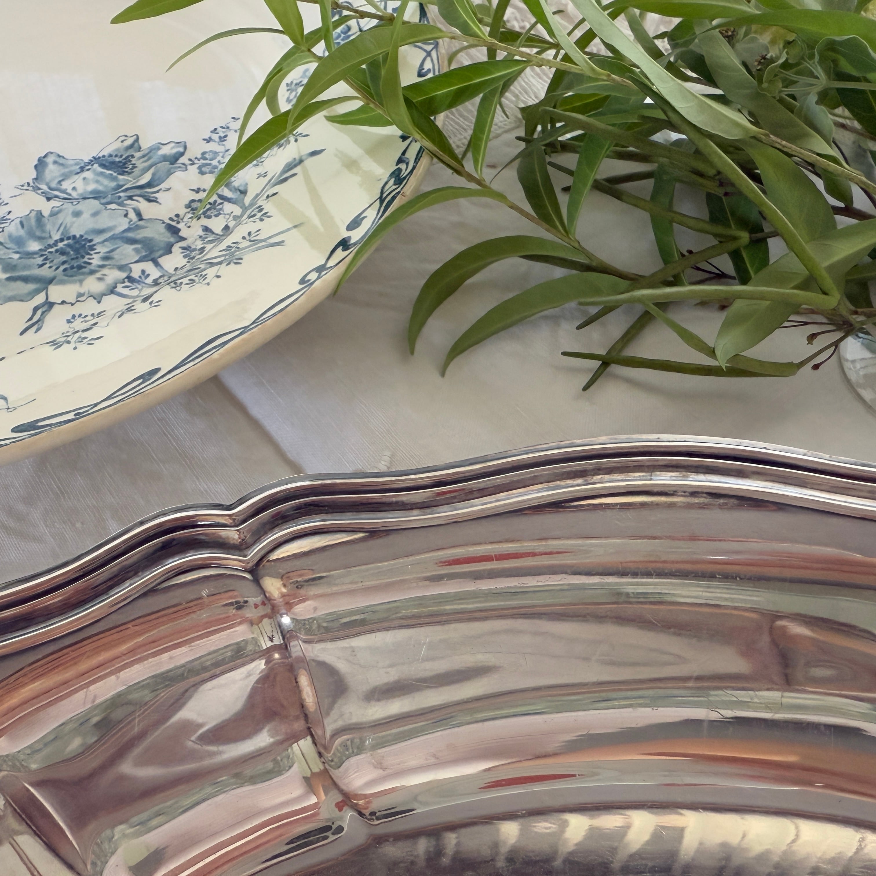 French Vintage Metal Oval Plate With A Bautiful Floral Rim/花リム