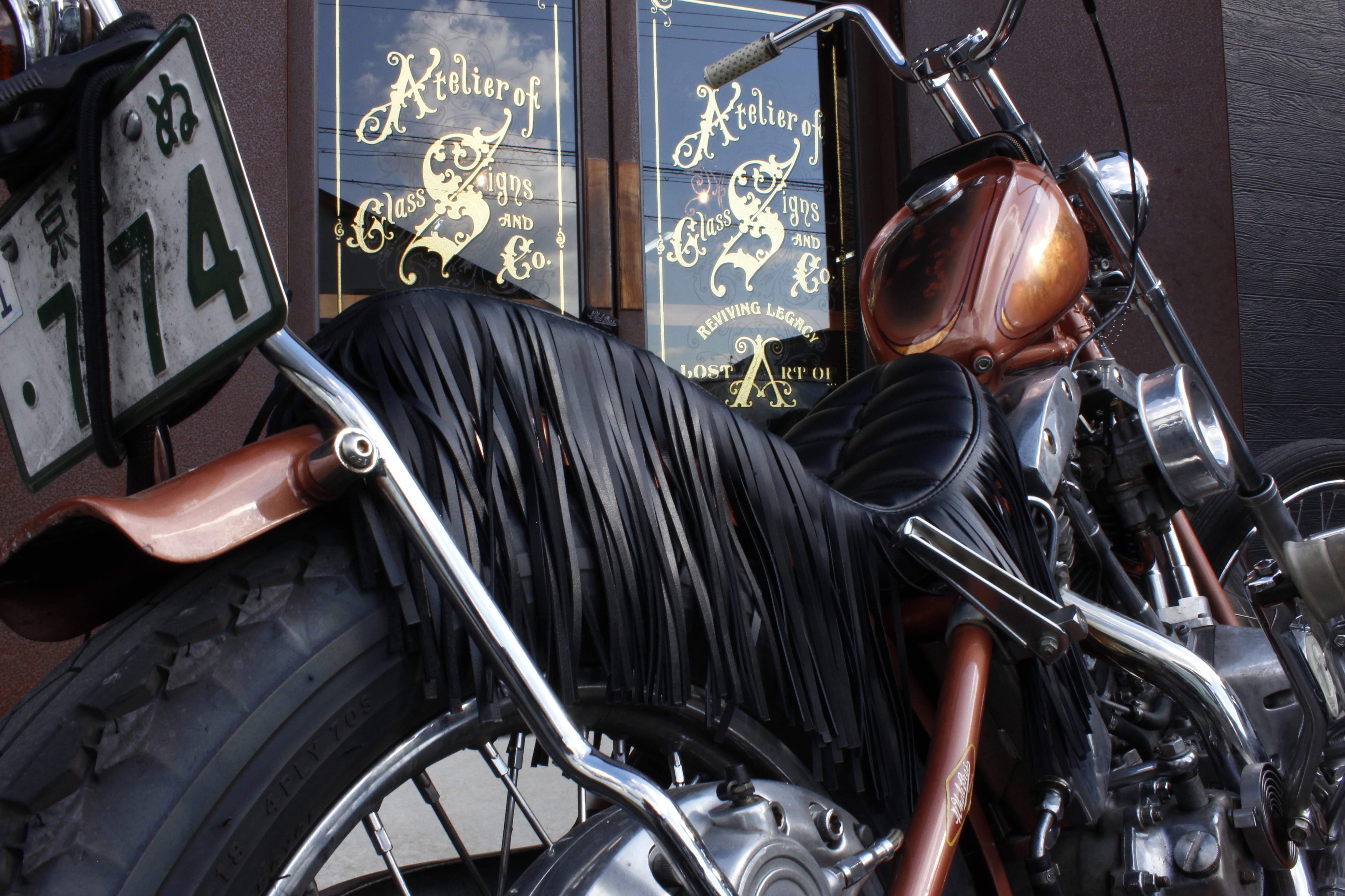 ハーレー コブラシート whale & co