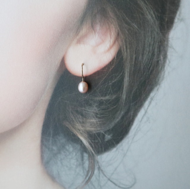 【14kgf】ピンクパープル淡水パールのエッグピアス＊6月誕生石 真珠