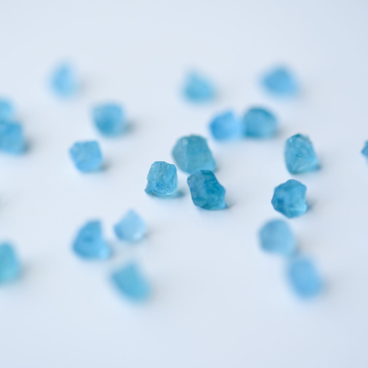 天然石ピアス Ｎｏ．72 ブルーアゲートと小さな3色天然石ピアス 天然石ピアス No．72 ブルーアゲートと小さな3色天然石ピアス ブルー