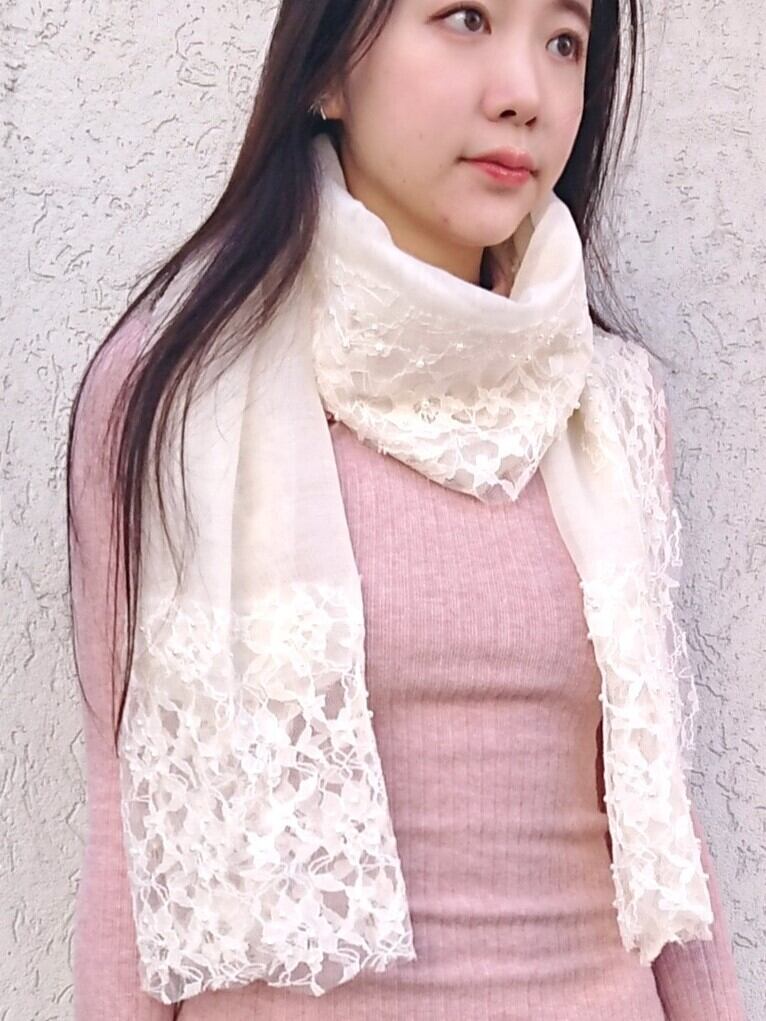 オフホワイトのレースショール ウールシルク | JIYUGAOKA SHAWL SHOP (JSS)