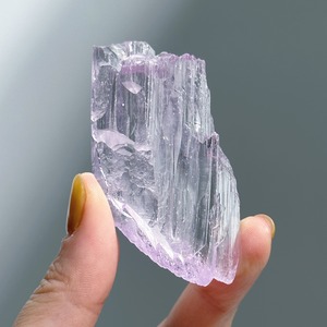 【ハイクォリティ】クンツァイト 原石33◇ Kunzite ◇天然石・鉱物・パワーストーン