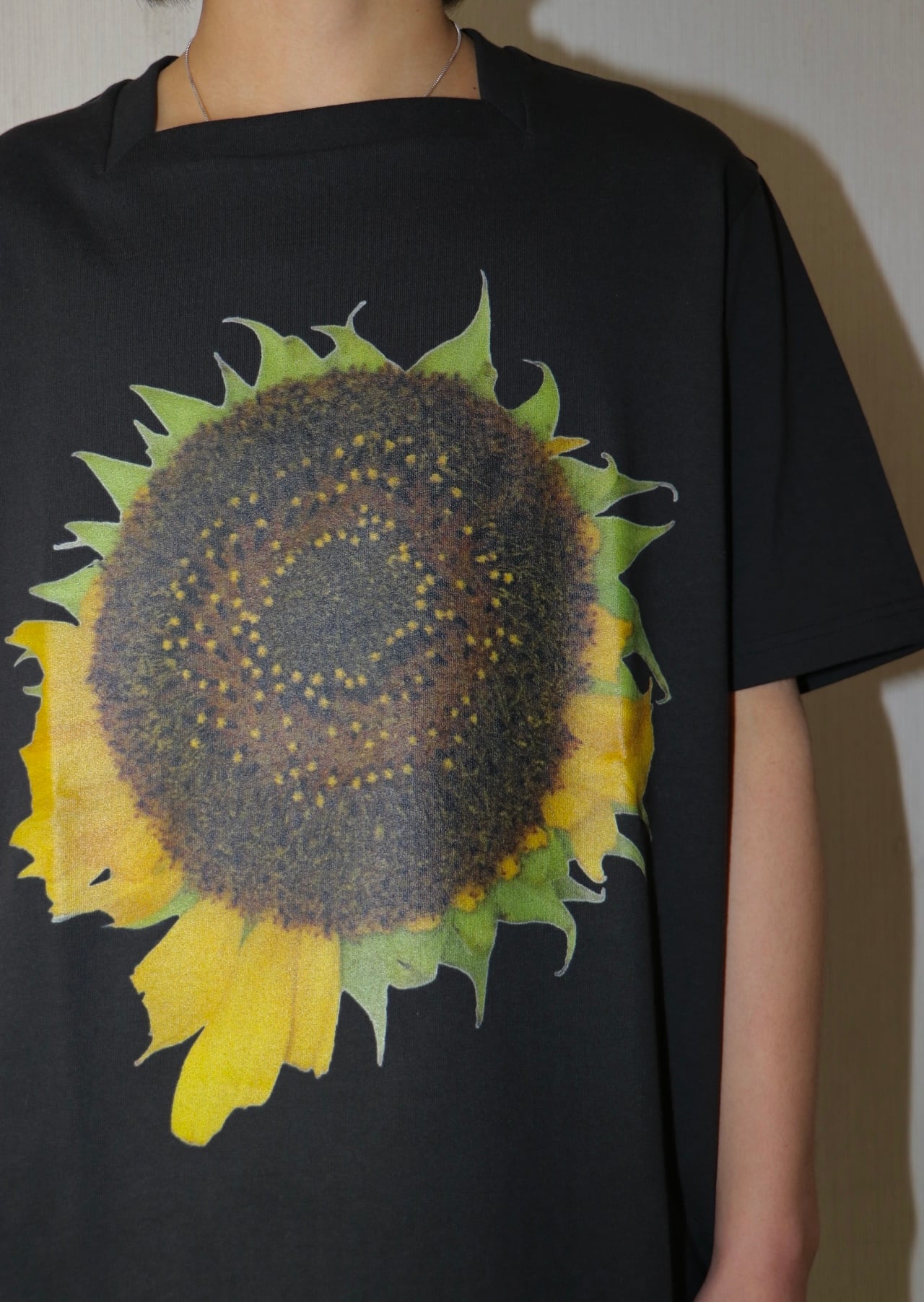 ぺ*ぺ様 ソウシオオツキ　24SS 向日葵シャツ 24SS】SOSHIOTSUKI SQUARE NECK BIG HIMAWARI CUT SEW SS(BLACK