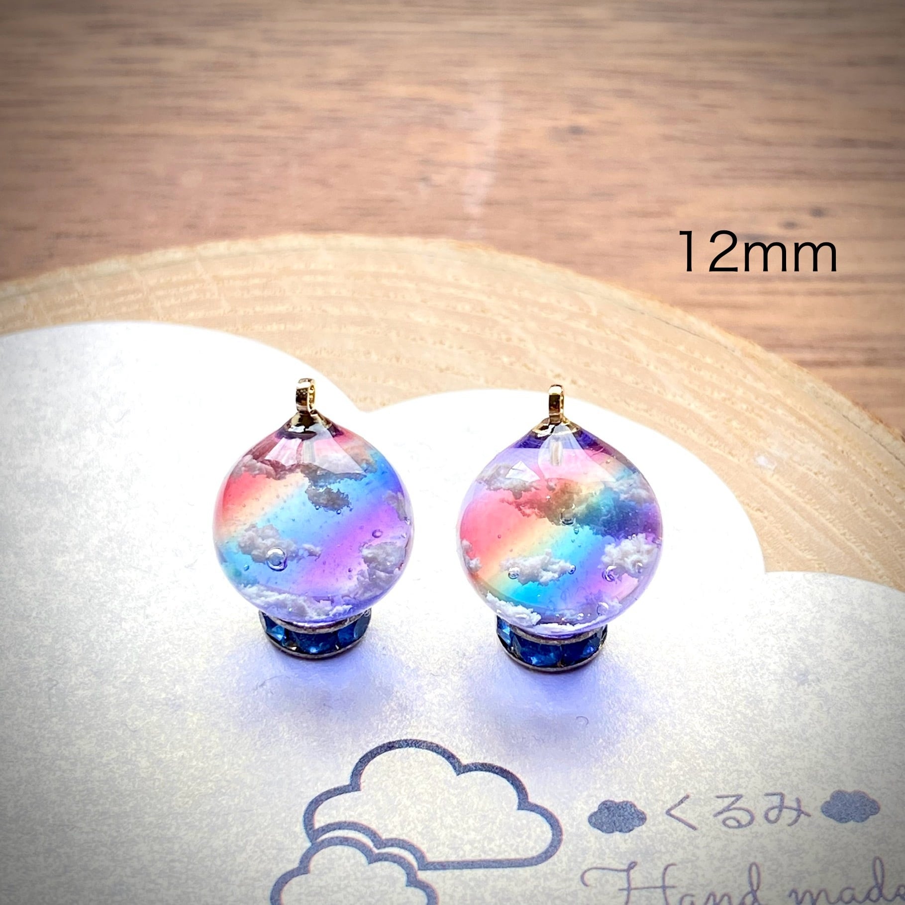 レジンピアス イヤリング 夕暮れ空にかかる虹 まん丸 12mm