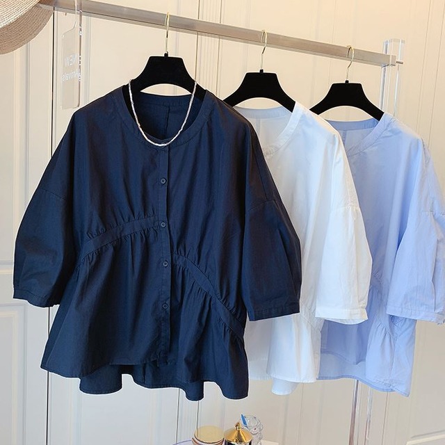 トップス レディース シャツ ブラウス ミディアム 七分袖 ラウンドネック バンドカラー 無地 ベーシック トレンド フロントボタン ギャザー ゆったり 大きいサイズ オーバーサイズ 大きめ フレア アシンメトリー 体型カバー 着痩せ 薄手 大人可愛い かわいい カジュアル ガーリー 韓国 シンプル ラフ キュート おしゃれ 上品 清楚 お洒落 春 夏 秋 送料無料 お出かけ デート 女子会 普段着 着回し ホワイト ブラック ブルー S M L XL 2XL 3XL 10代 20代 30代