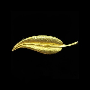 Big & bold gold leaf brooch