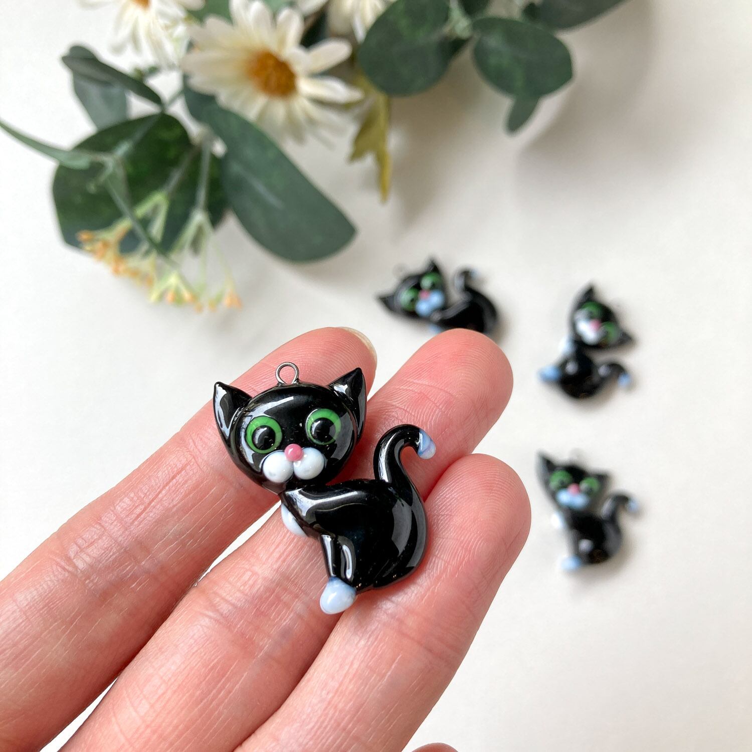 黒猫のチェコガラスチャーム | Dua-アクセサリーパーツショップ