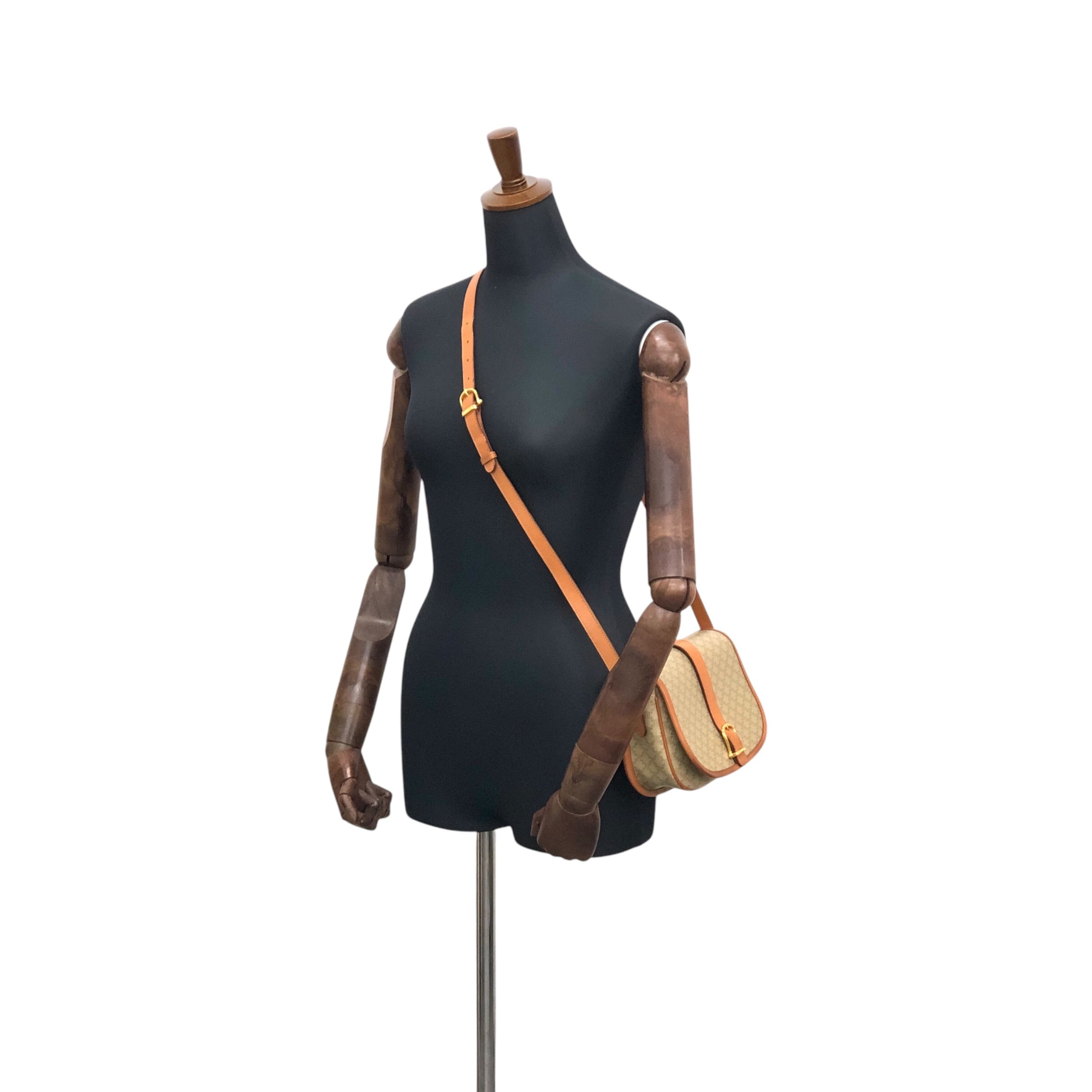 M05-k121 CELINE セリーヌ マカダム フラップ PVC/レザー ショルダーバッグ ベージュ マカダム ショルダーバッグ PVC レザー ベージュ ライトブラウン