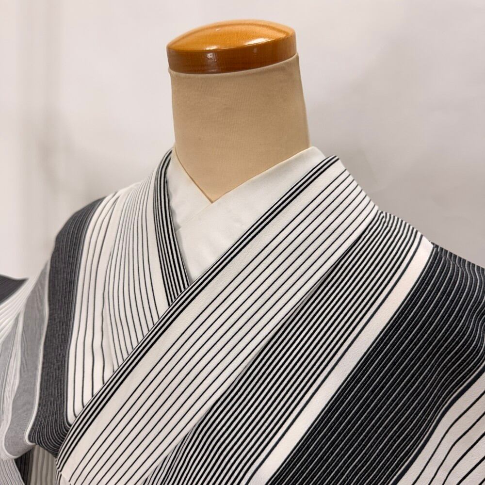 小紋 単衣 洗える着物 裄66.3cm 身丈159cm 花柄 お洒落着 普段着 ポリエステル 白 黒 美品 M サイズ 6379
