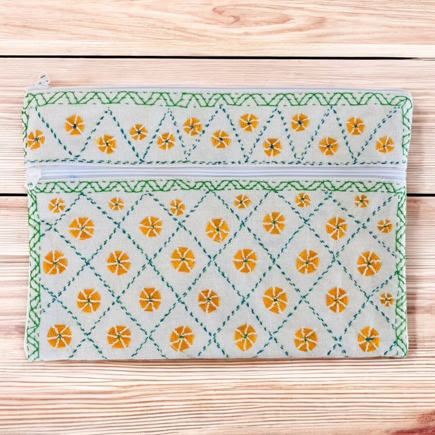 sold out】国際エンゼル協会 ノクシカタ刺しゅう 二連ポーチ