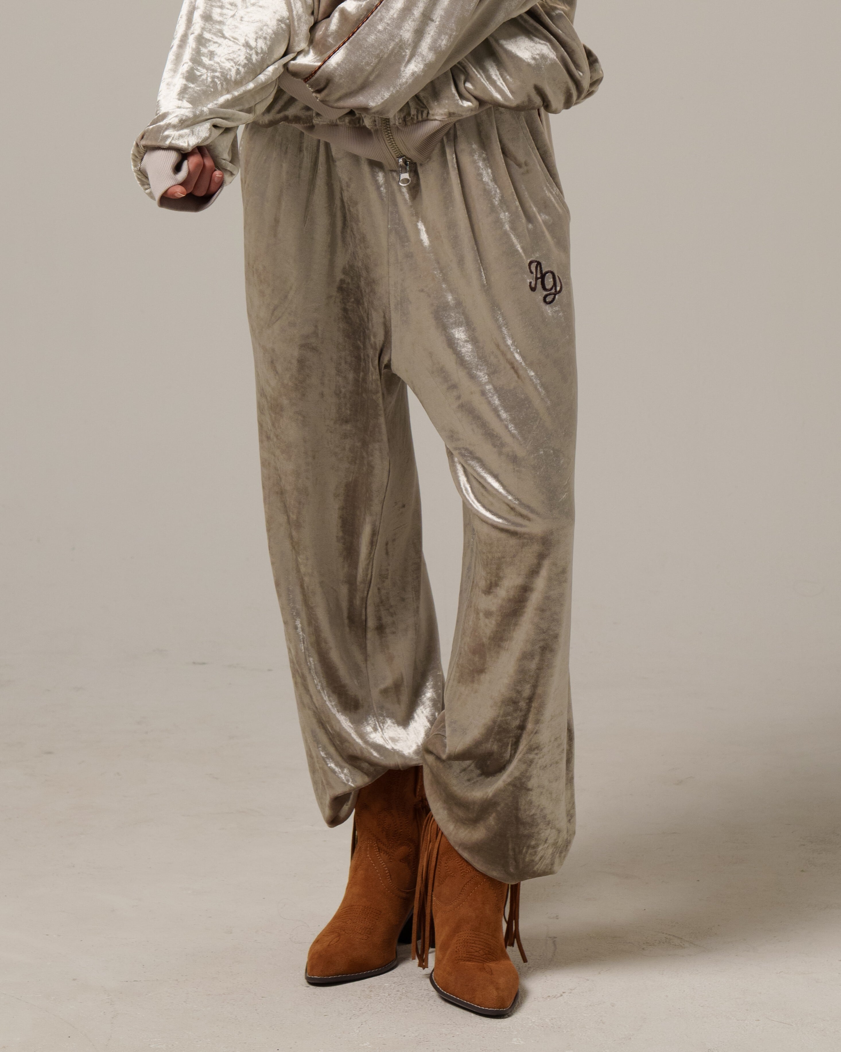 残り僅か | Clash Velour Gathered Pants/Antique Gray