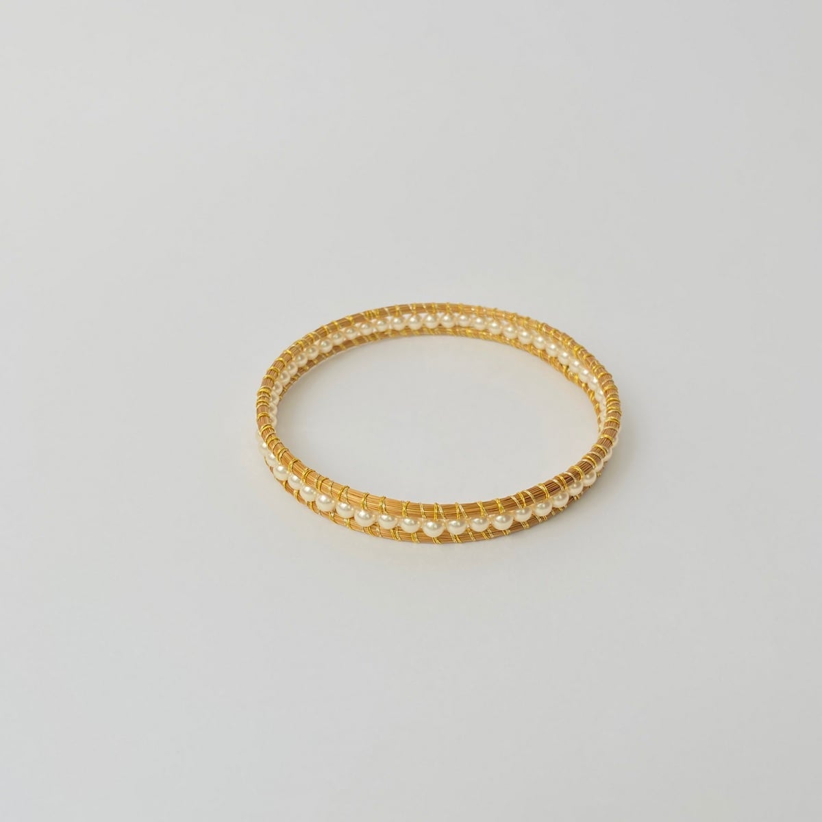 【ビオジュエリー】 黄金の草 カッピンドウラード バングル チェコビーズ ホワイト