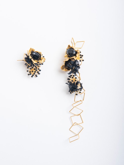 Fruitful series black grapes earrings