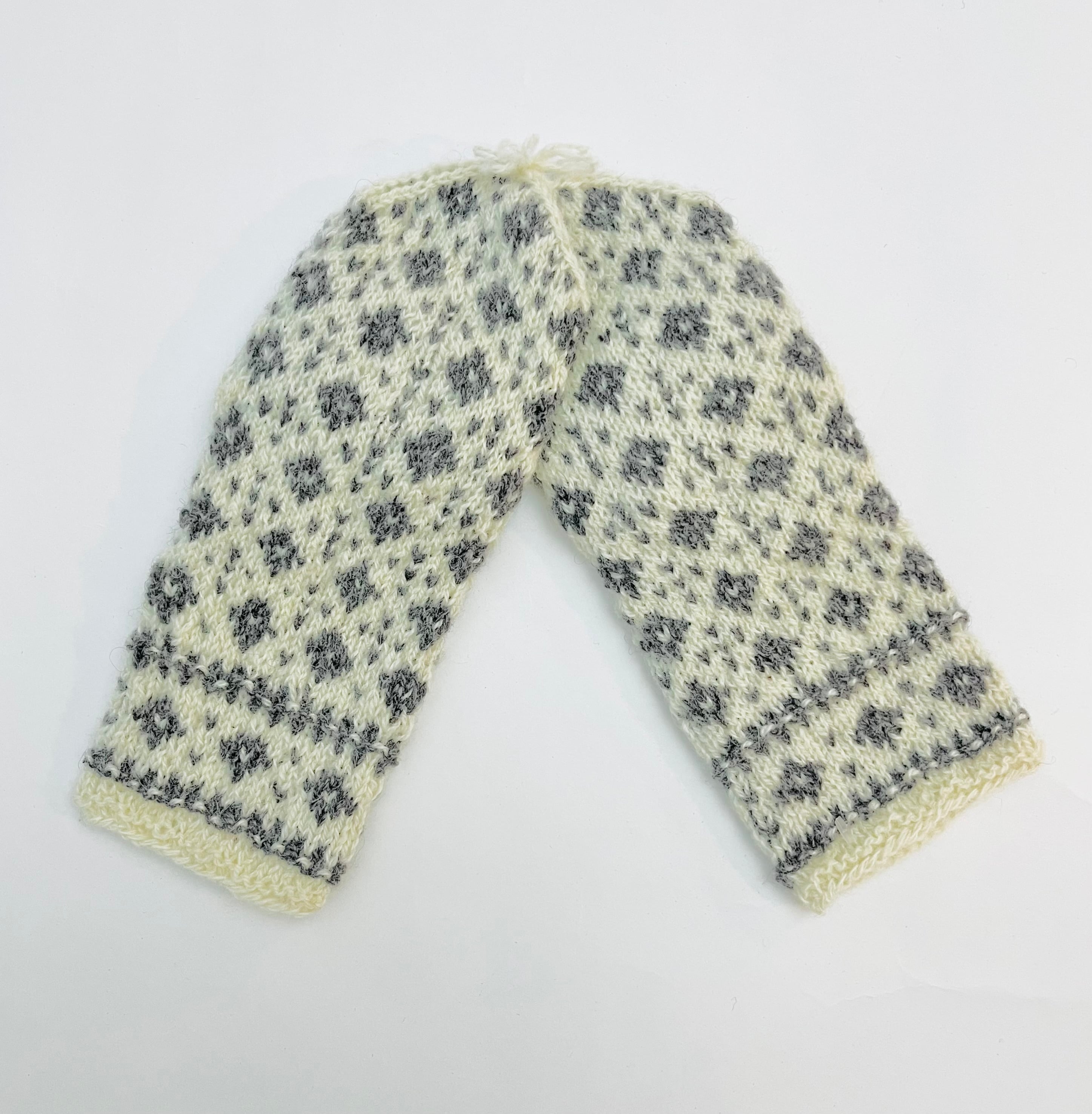 伝統的バルトの手編みミトン（オフホワイト）