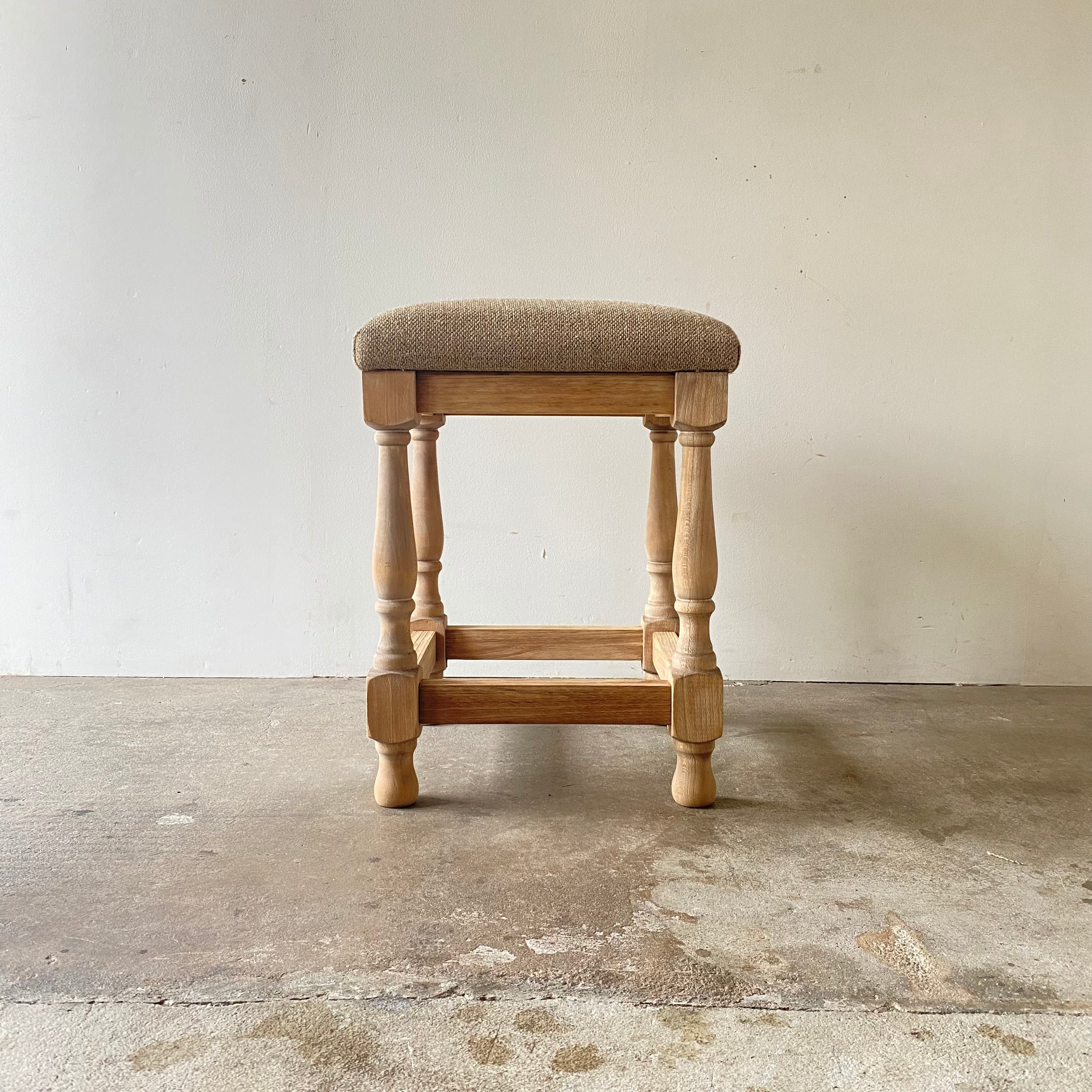 木と織生地の椅子　0923