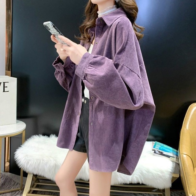 コーデュロイ ドロップショルダー 長袖 シャツ レディース トップス 上着 羽織 丈長 ミディアム 長袖 襟付き 角襟 オーバーサイズ 前開き ボタン 厚手 かわいい 大人可愛い シンプル カジュアル おしゃれ かっこいい こなれ感 メンズライク ボーイッシュ ルーズ 無地 春 秋 冬 ママ 通勤 学生 学校 通学 デート お出かけ 旅行 公園 女子会 休日 ショッピング カフェ 重ね着 体型カバー 普段使い 着回し M L XL 2XL 大きいサイズ ゆったり 黒 ブラック 紫 カーキ パープル
