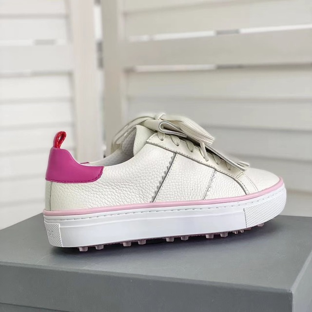 大人可愛いカラーシューズ