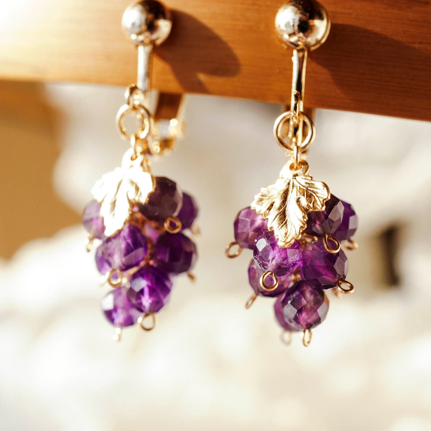 天然石ぷるっと大粒アイオライトのしゃら〜んぶどうピアス14kgf 天然石ぷるっと大粒アイオライトのしゃら〜んぶどうピアス14kgf