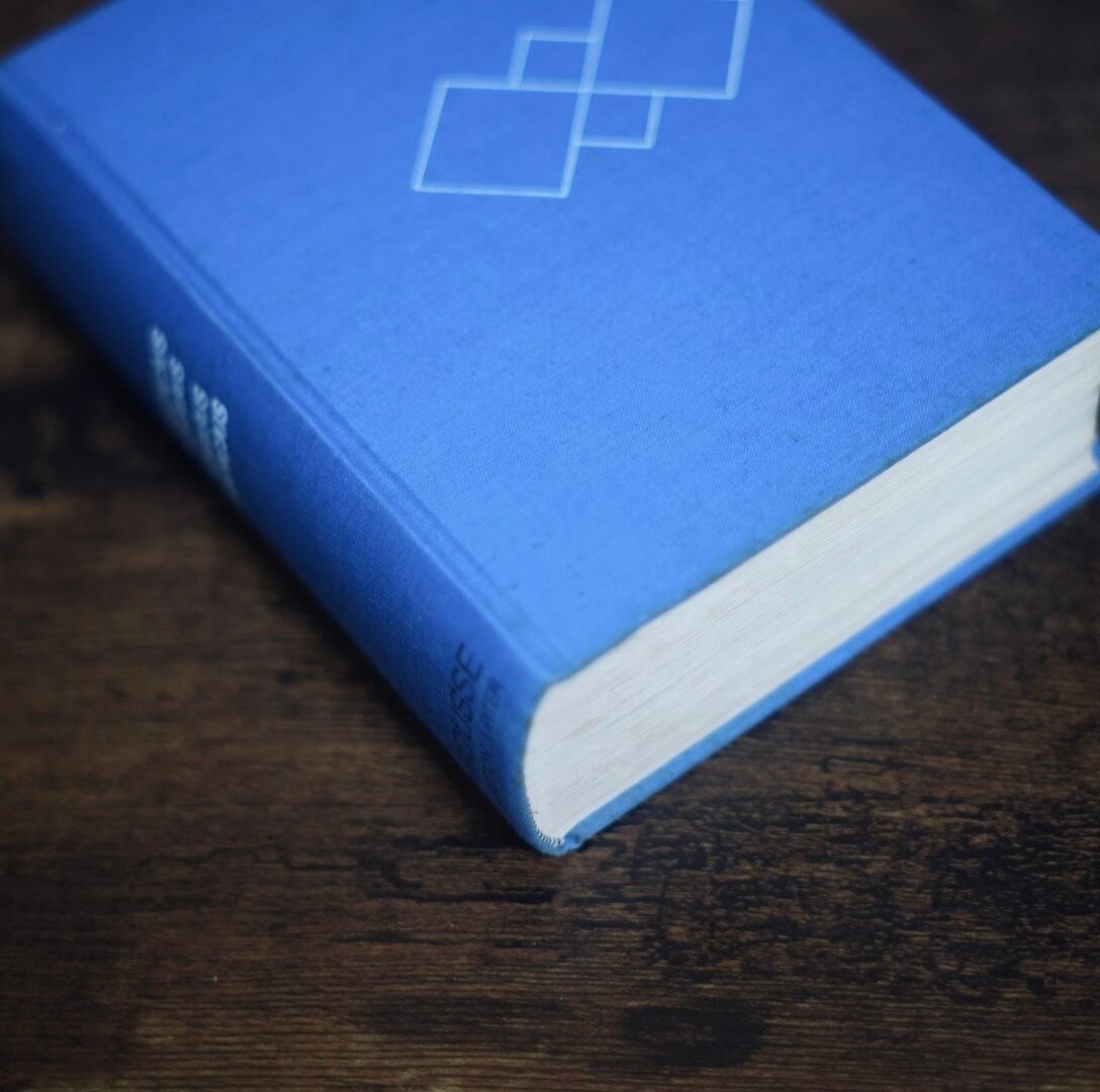 インテリアに最適な分厚い青色の洋書 Vintage Book 洋書 古書