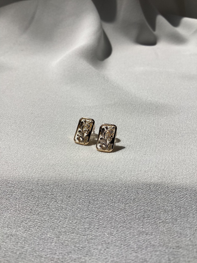 ARTISTRY STUDS EARRINGS