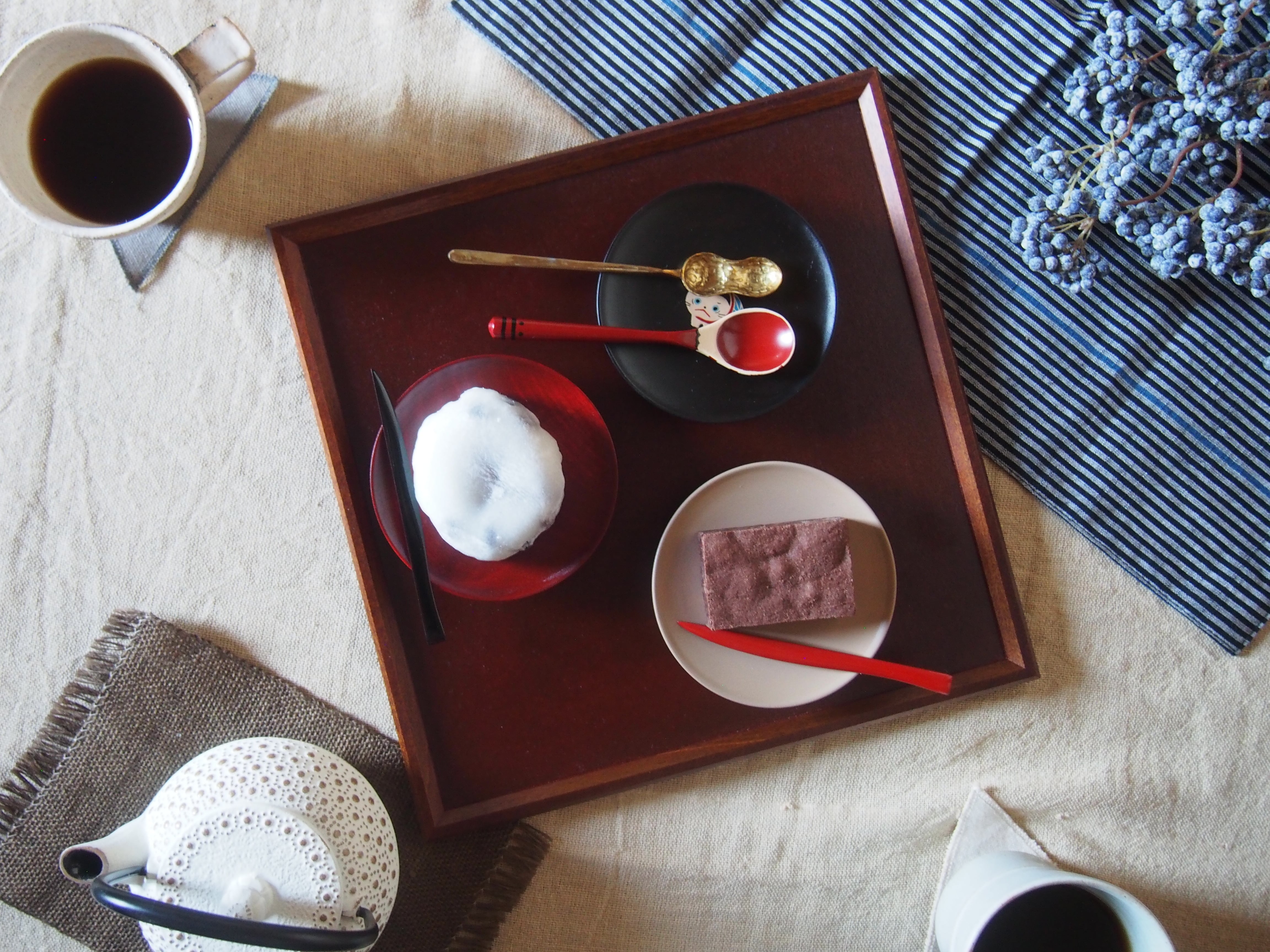 かわいい赤べこの縁起豆皿｜会津漆器 食器｜ほくるし堂 | TURNSの
