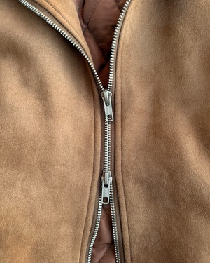 calm suède-like padded blouson <camel>
