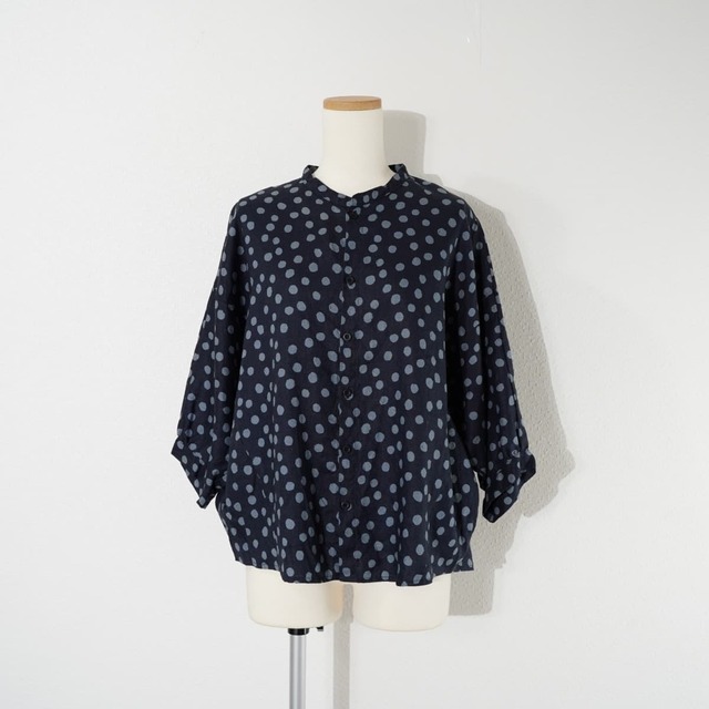 NATURAL LAUNDRY ナチュラル ランドリー N/L リネン ドットパネル ドルマン シャツ ブラウス ノーカラー 七分袖 半袖 紺