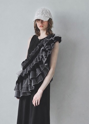 DŌRA QUAX | Ruffled Hidden Bag - MONOCHROME