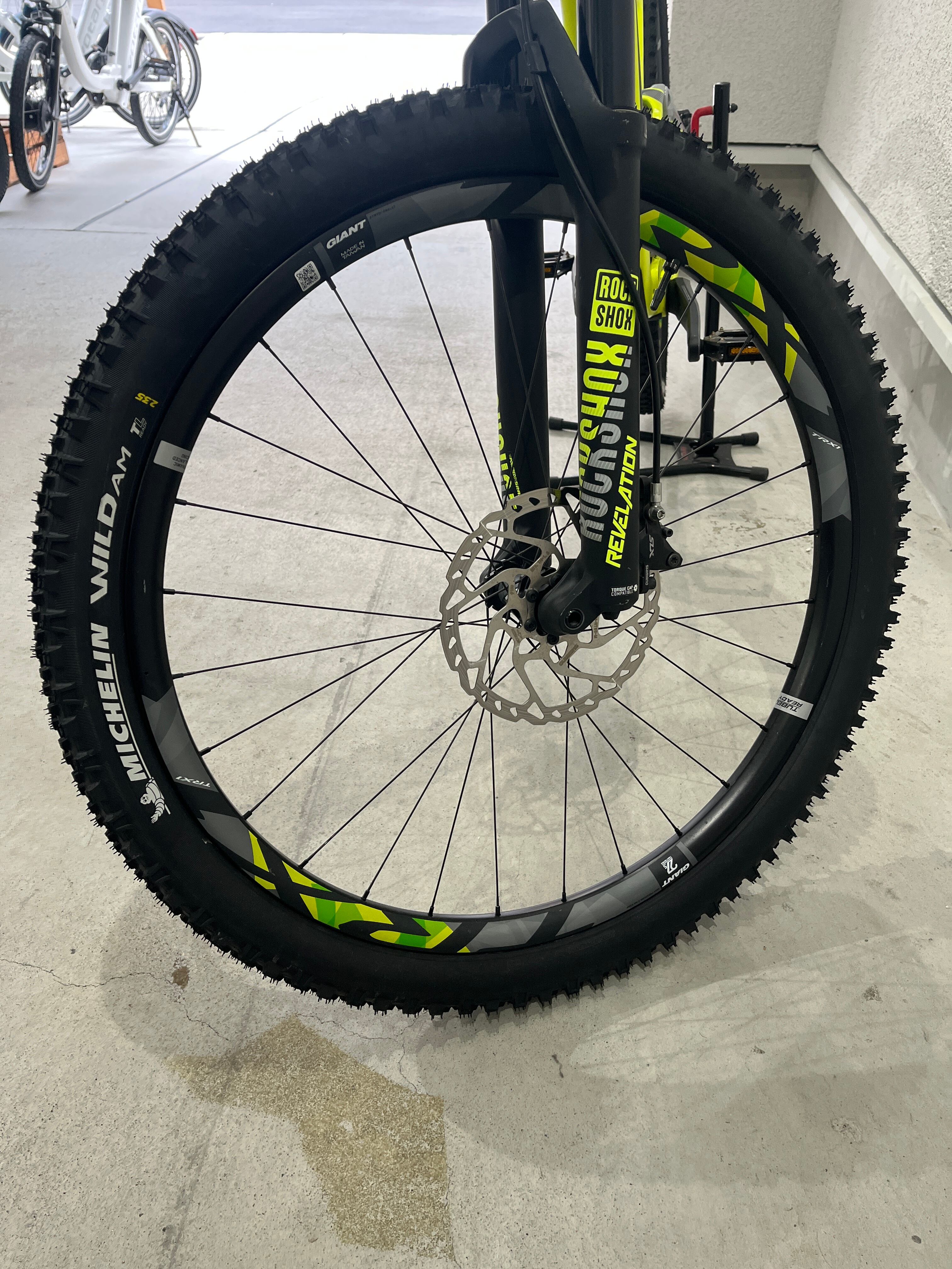 GIANT ANTHEM ADVANCED 2 2018年モデル 極上中古車 フルサスMTB 土