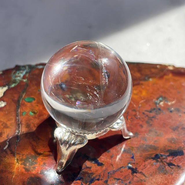 【超美石】アイリスクォーツ（レインボー水晶）　丸玉　直径約35ｍｍ　（虹入り）（台座つき）　　3160