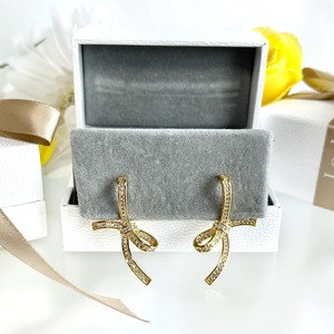 【gold ribbon earring】