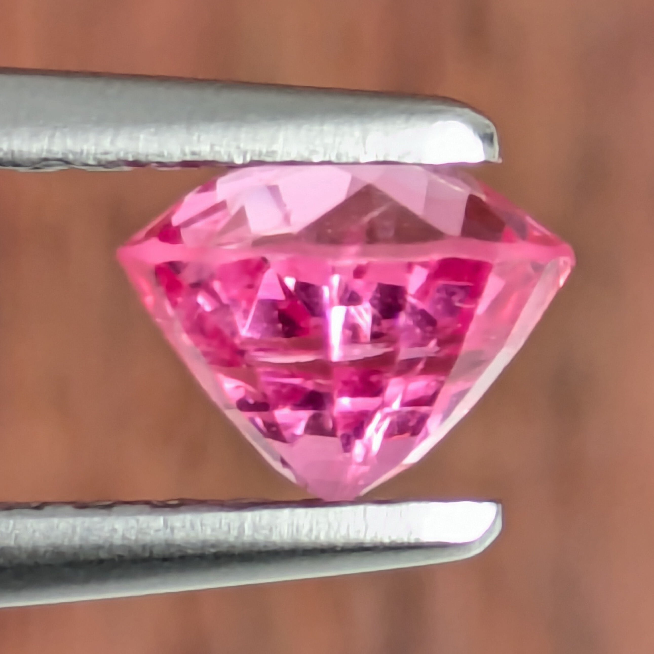 ホットピンクスピネル ルース ミャンマー・モゴック産【0.813ct