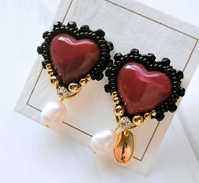 ハートの女王”Princess” ハート×大粒淡水パール ビーズ刺繍ピアス［ACT-014］