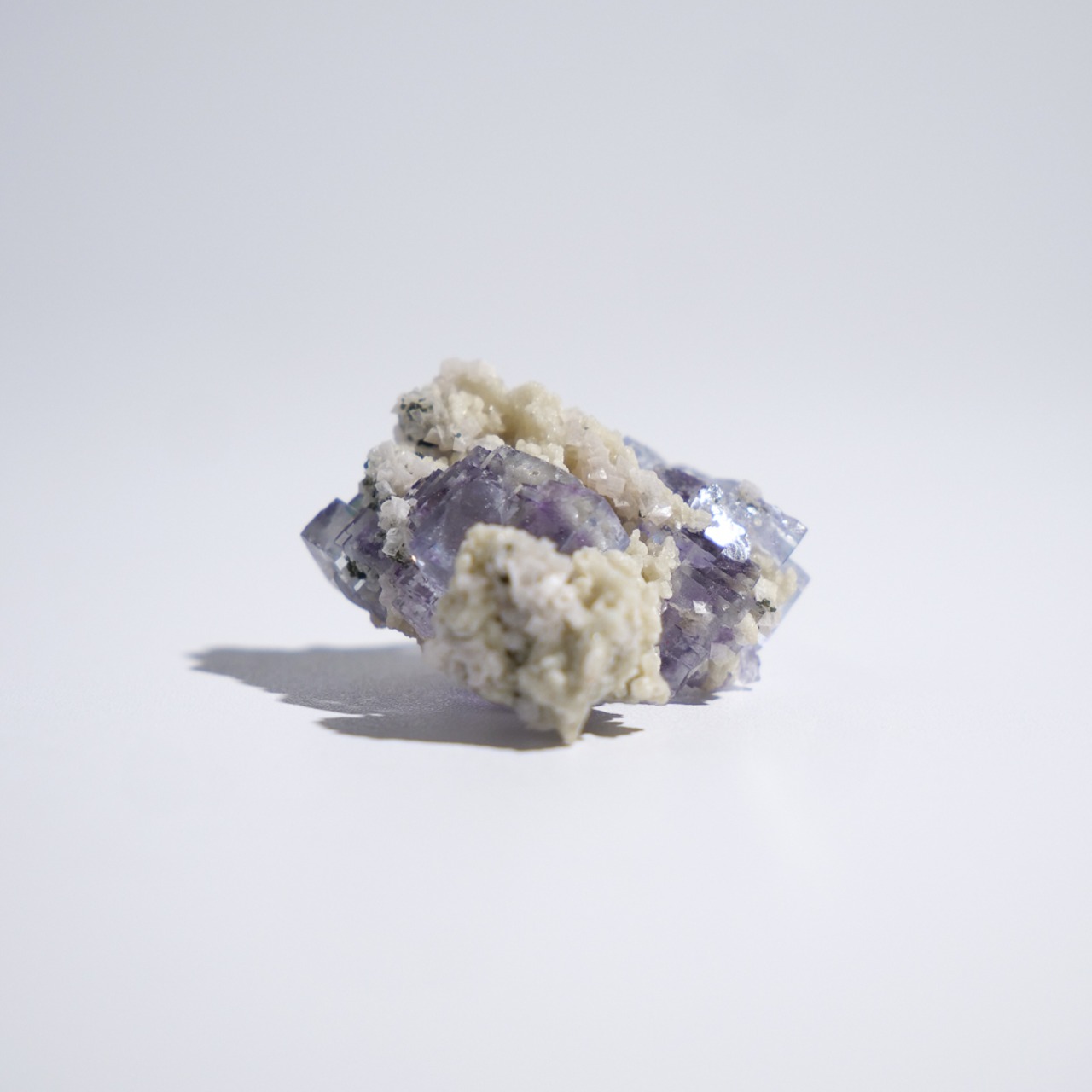 ヤオガンシャン産 フローライト 共生 / 原石 標本【F_1】