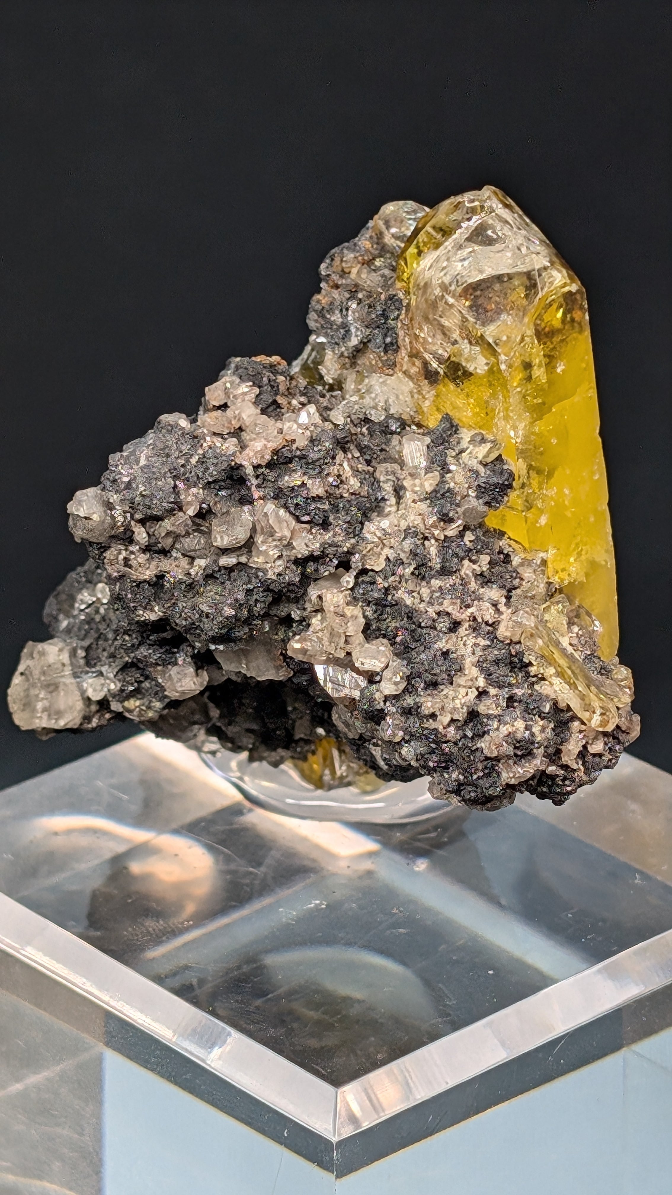 アングレサイト原石