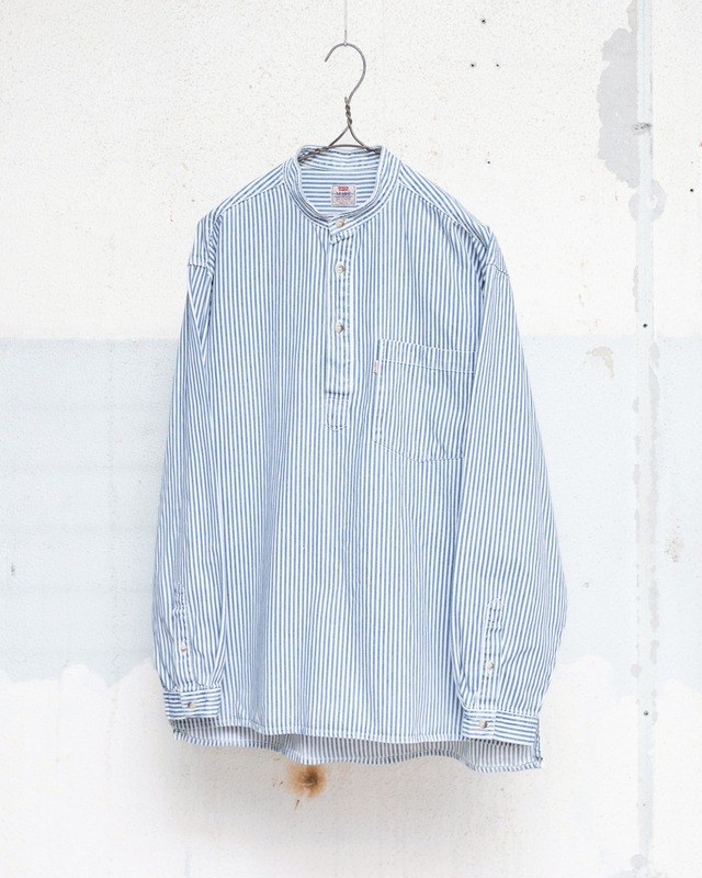 “Levi’s” hickory stripe band collar pullover shirt / From EUROPE