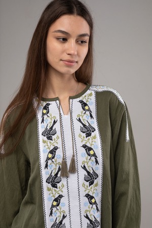 ウクライナ刺繍ヴィシヴァンカ　手刺繍　麻　レディース・フリーサイズ