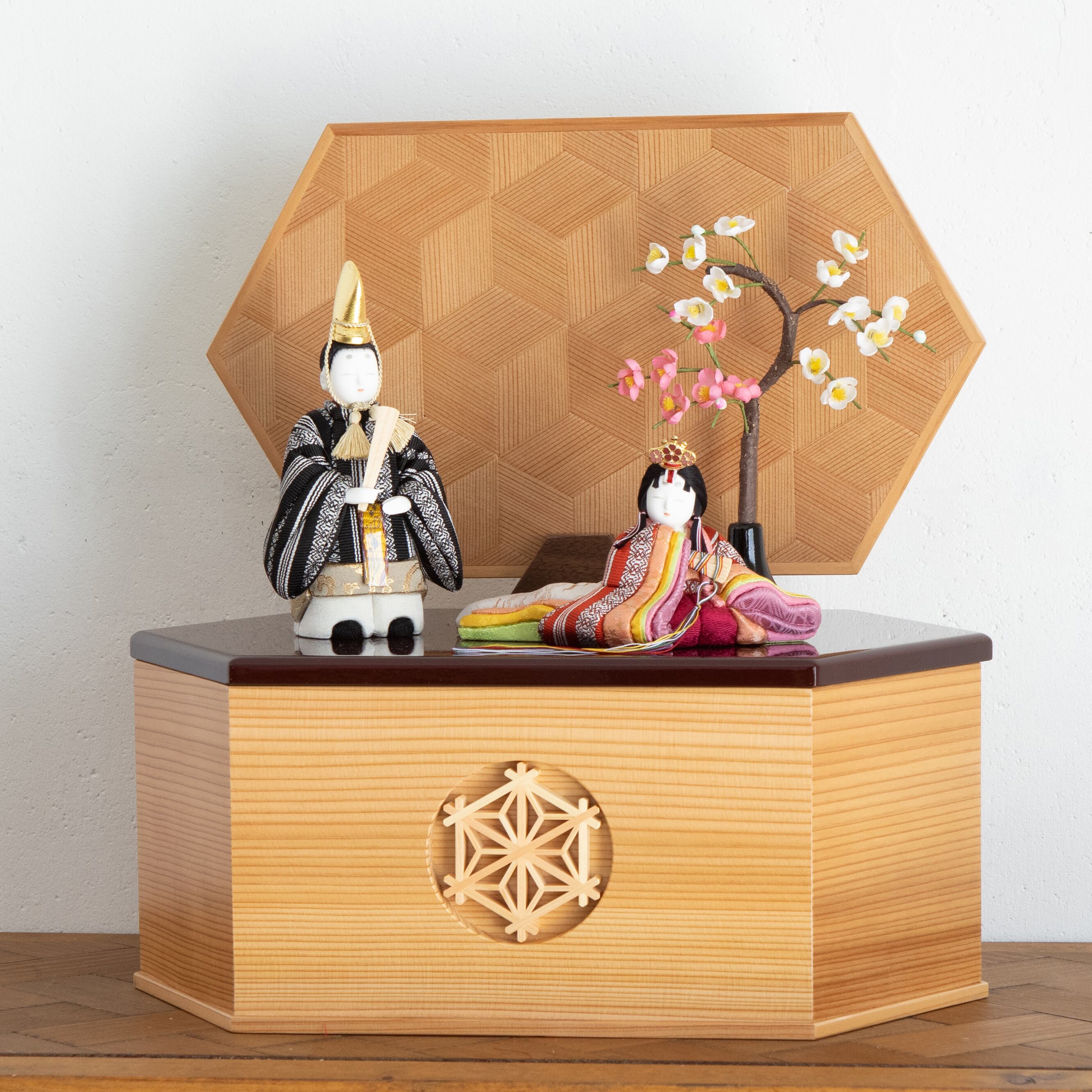 22年11月頃 再販開始 雛人形 コンパクト おしゃれ モダン インテリア プレミアム こだわり 木目込み ひな人形 おすすめ 収納 作家 伝統工芸士 商品名 貴雛paris 宝想雛 ほうそうびな 正絹博多織 品番333a Fm33 柿沼東光作 大沼敦デザイン 松屋限定