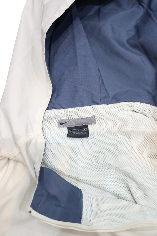 Euro NIKE MESH LINED PULLOVER ANORAK