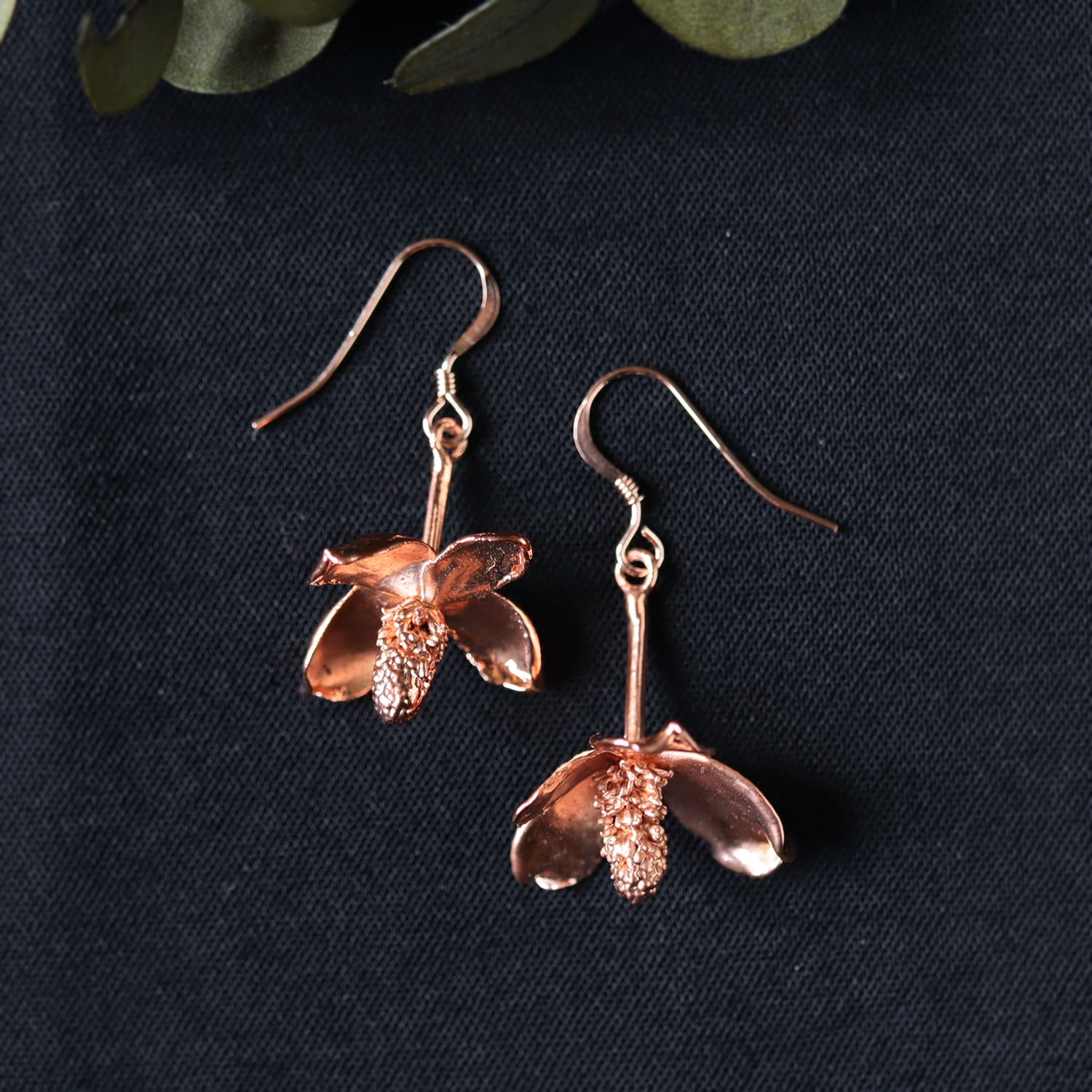 ドクダミの花を銅化したピアス | witch/花石:鉱物植物アクセサリー