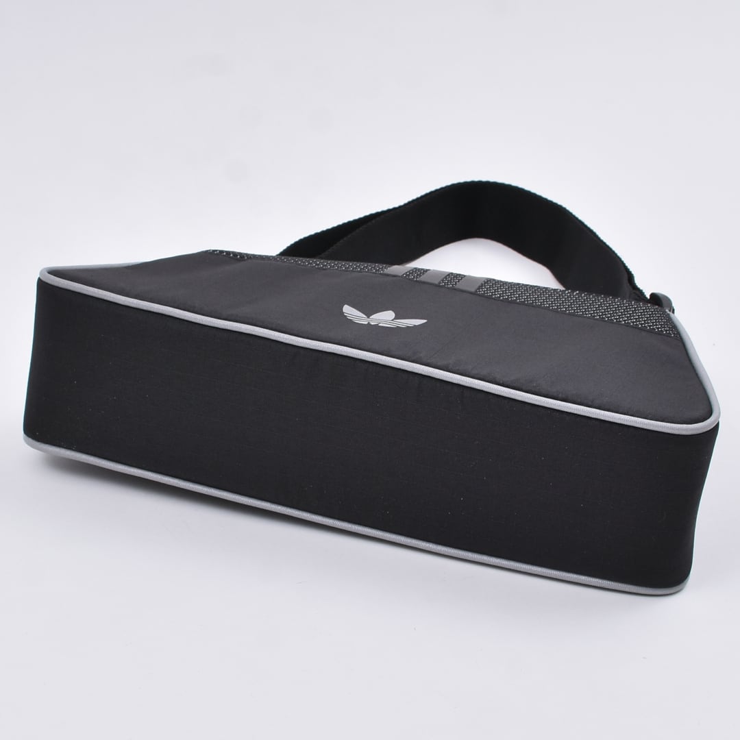 adidas】MINI AIRLINER BAG | VOLCAN&APHRODITE 公式通販