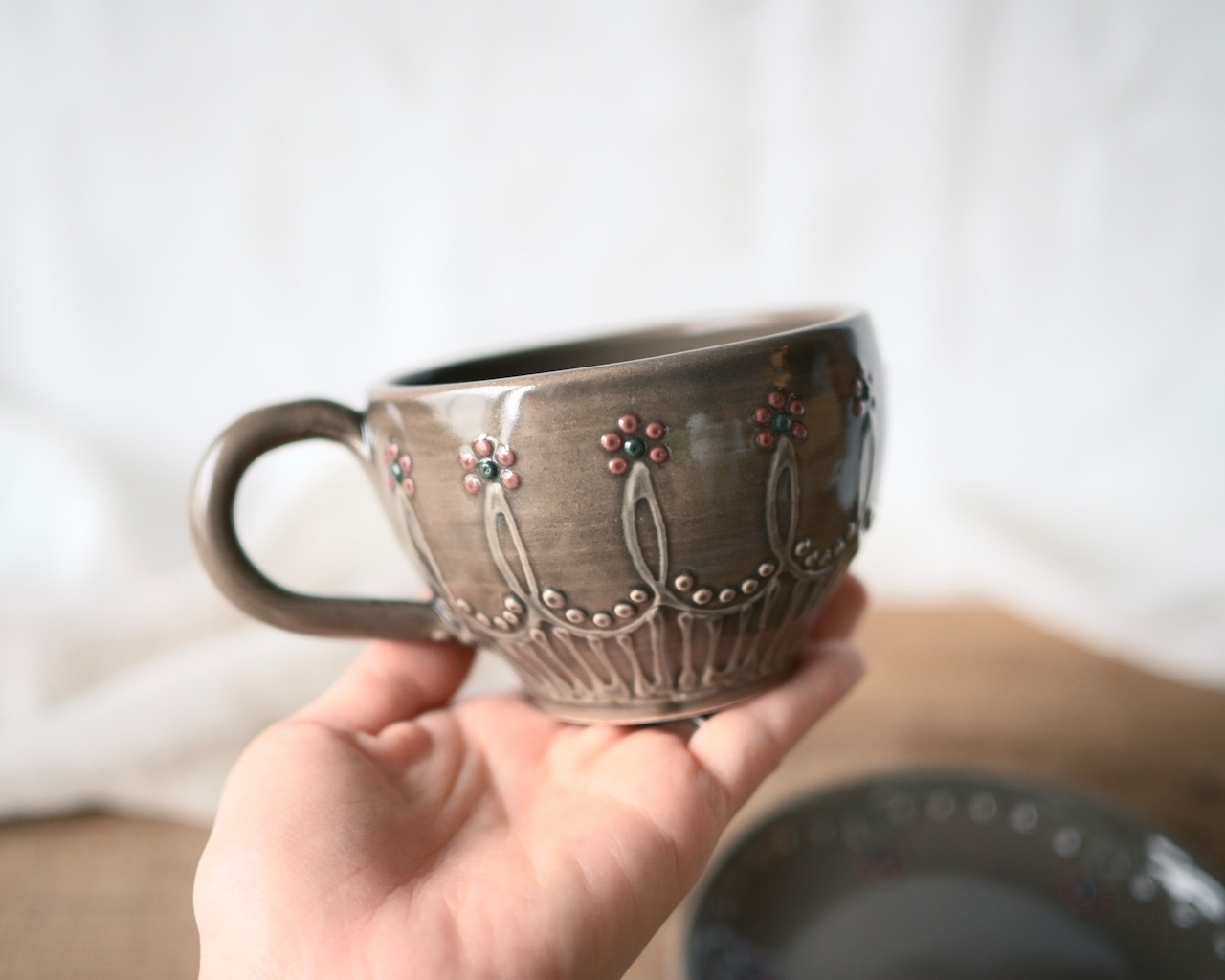 カップ&ソーサー グレー×ピンクフラワー / 古谷 萌仁香 画像1